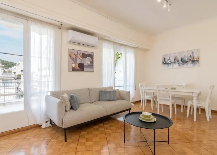 Phaedrus Living: City Center Flat Michalakopoulou